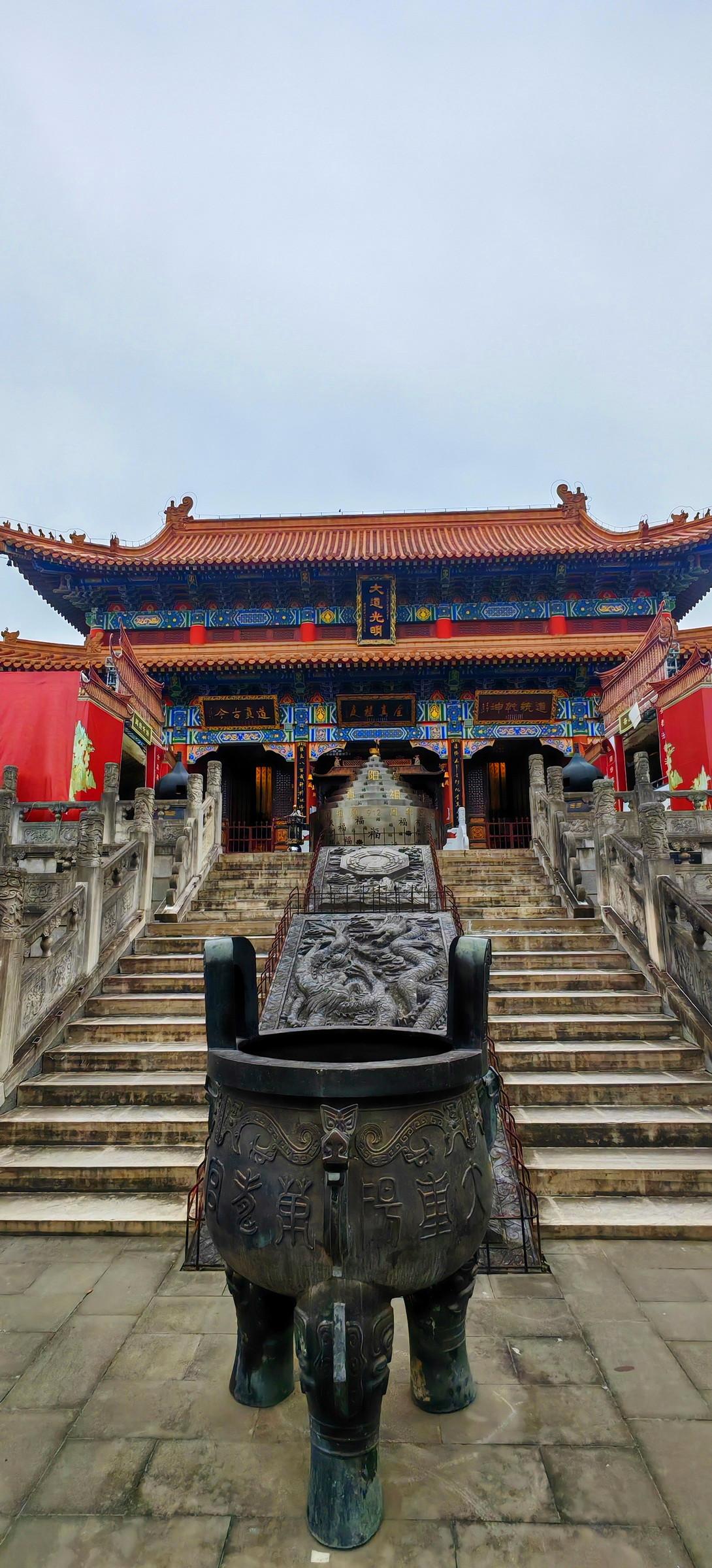【终南山下，藏着道教全真派的“天下祖庭”】在西安鄠邑区祖庵镇，有一座不太起眼却分