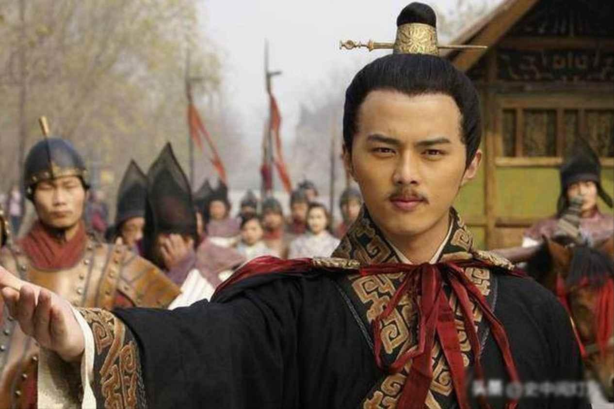 公元28年，有大臣诬陷冯异在关中称“咸阳王”，私自杀了县令，且有万民拥戴，手握重