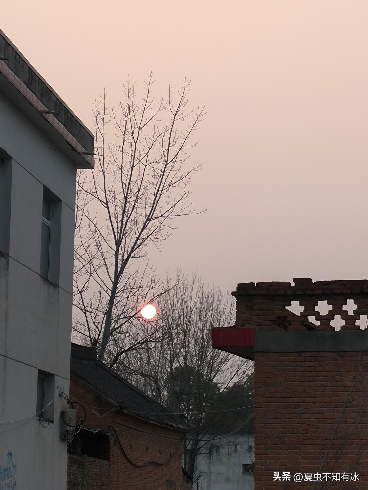 俗话说：“打人不打脸，揭人不揭短。”
有两人发生了矛盾，其中一人对另一人说：“你