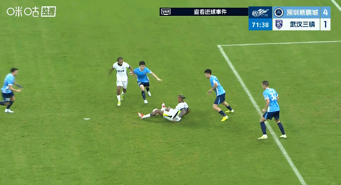 深圳新鹏城vs武汉三镇 比赛第70分钟，武汉三镇进球了！贝维斯！！！武汉三镇1-