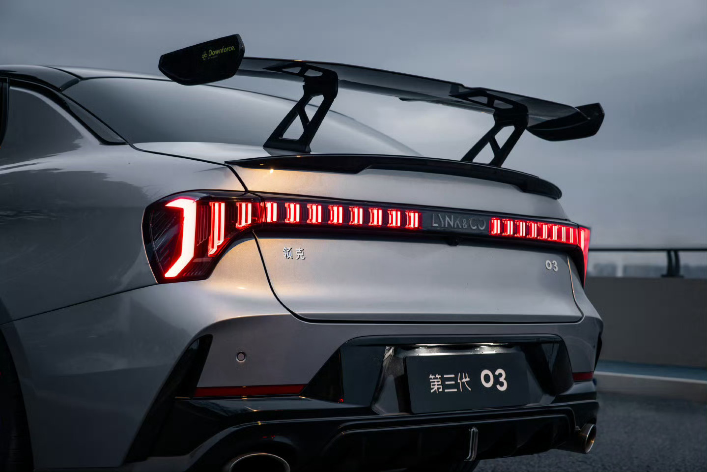 领克03大尾翼版来了2.0T 8AT 零百6.5s说真的我很敬佩的高性能燃油领域