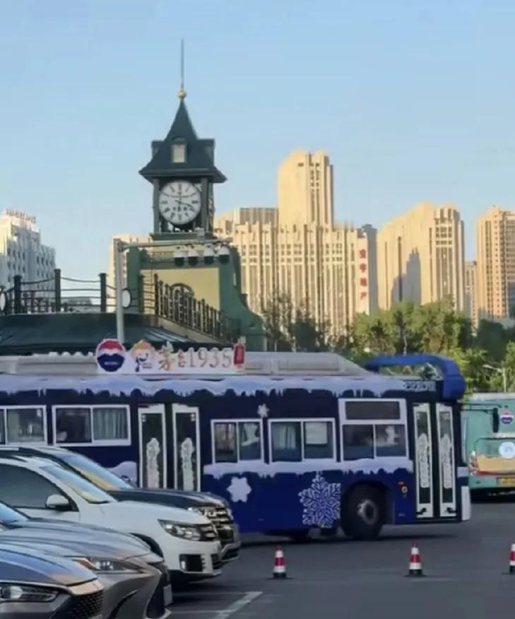 哈尔滨公交车上大分了啊！看看这创意，你还满意么！#记录我的2024# 
不得不说