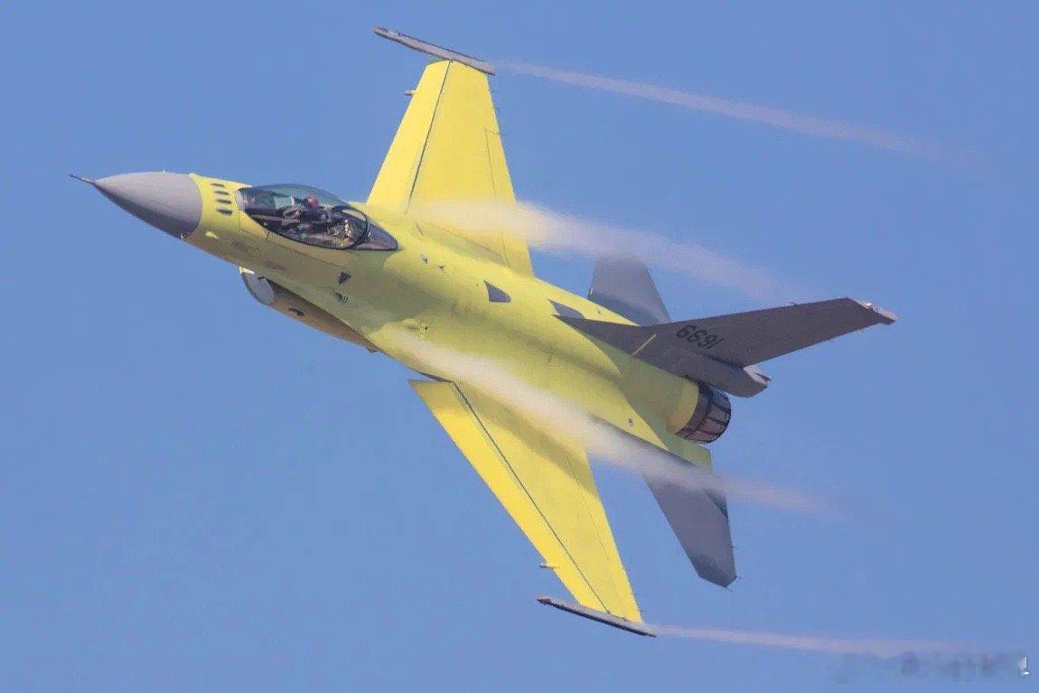 最近坠毁的这架F16隶属于驻韩美军，它从群山基地起飞后不久就失联了，已经证实坠毁