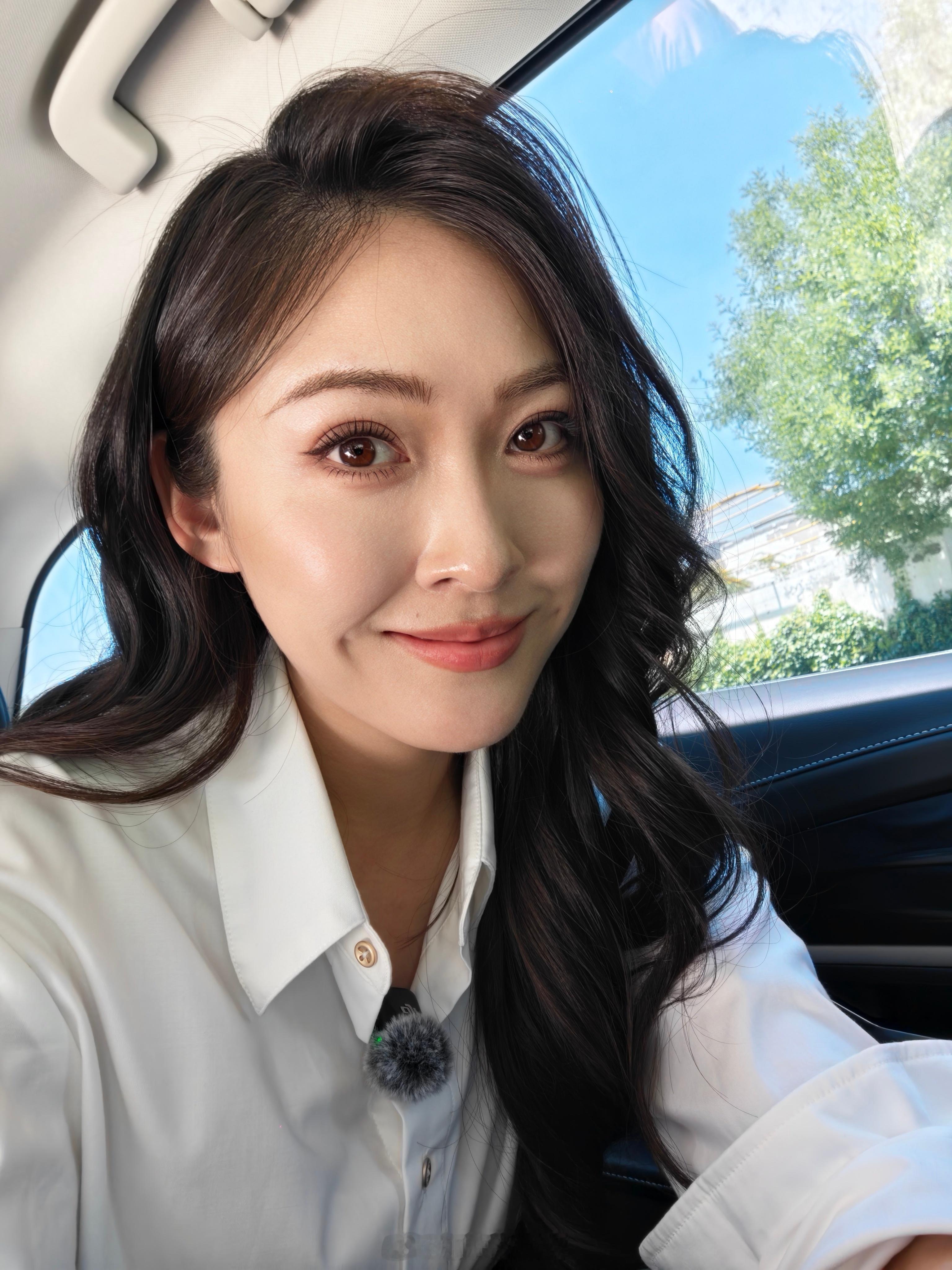 凌晨四点半到家，六点半起床，九点出门，忙活到现在航班延误的痛，我能体会 