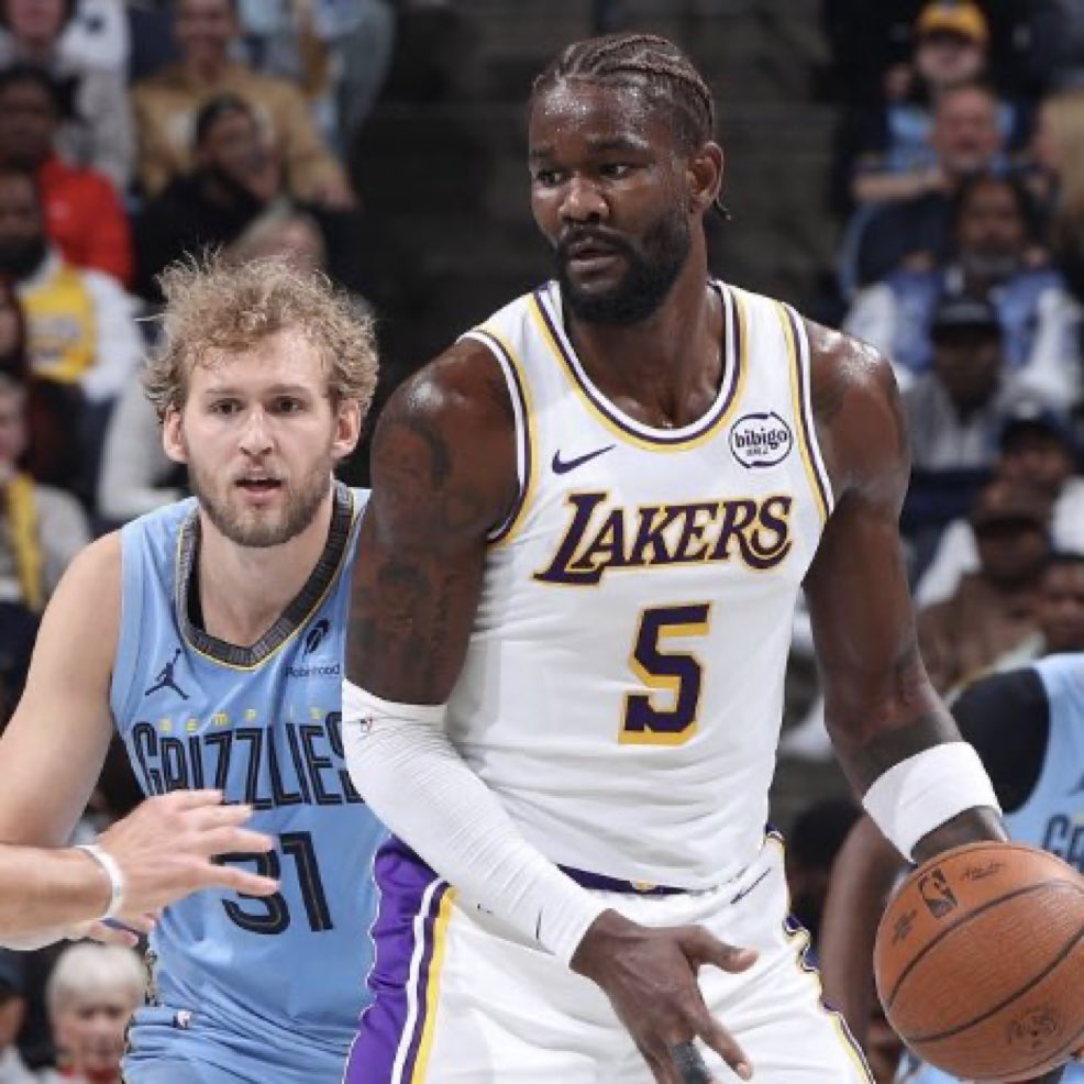 艾顿缺席对阵热火 湖人官方宣布，艾顿因背部痉挛缺席今天对阵热火的比赛。艾顿是在1