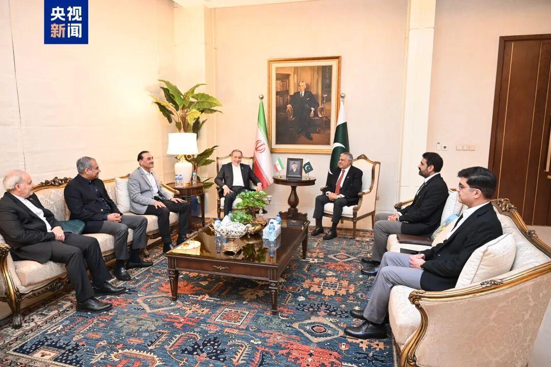 伊朗“虚晃一枪”，以色列等不及要重新开战，特朗普却犹豫了。

4月25日，伊朗外