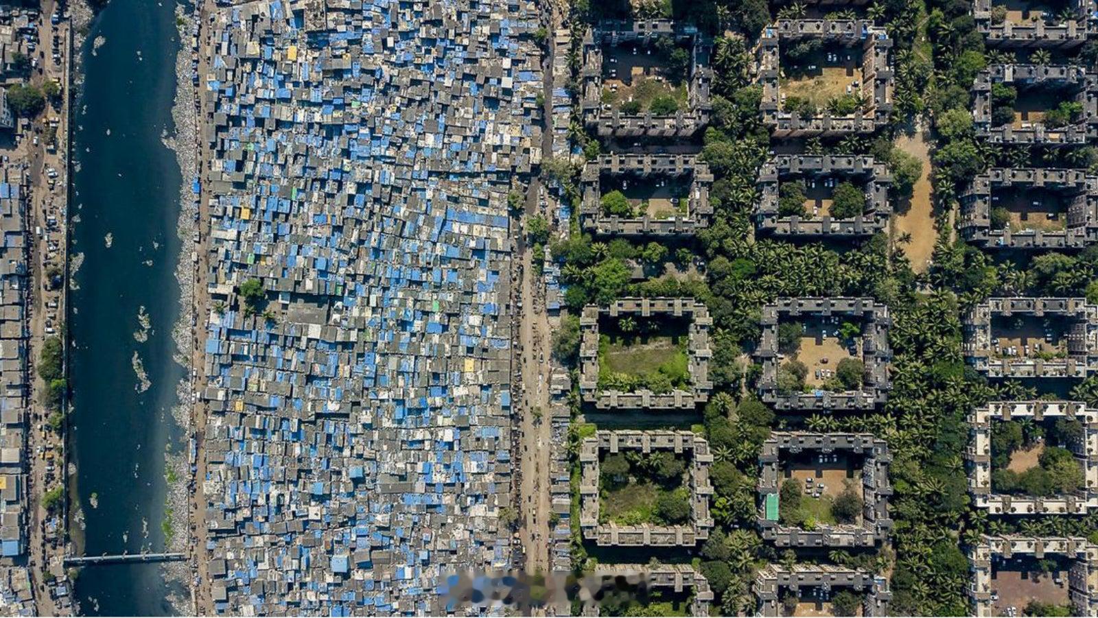 孟买贫民窟和豪宅的对比。 