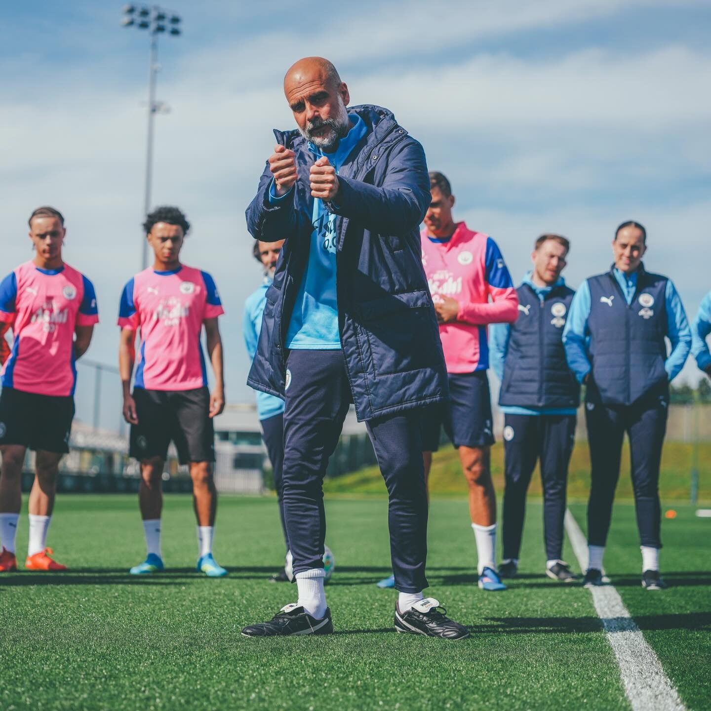 教练这是在干嘛，这么多人看着你