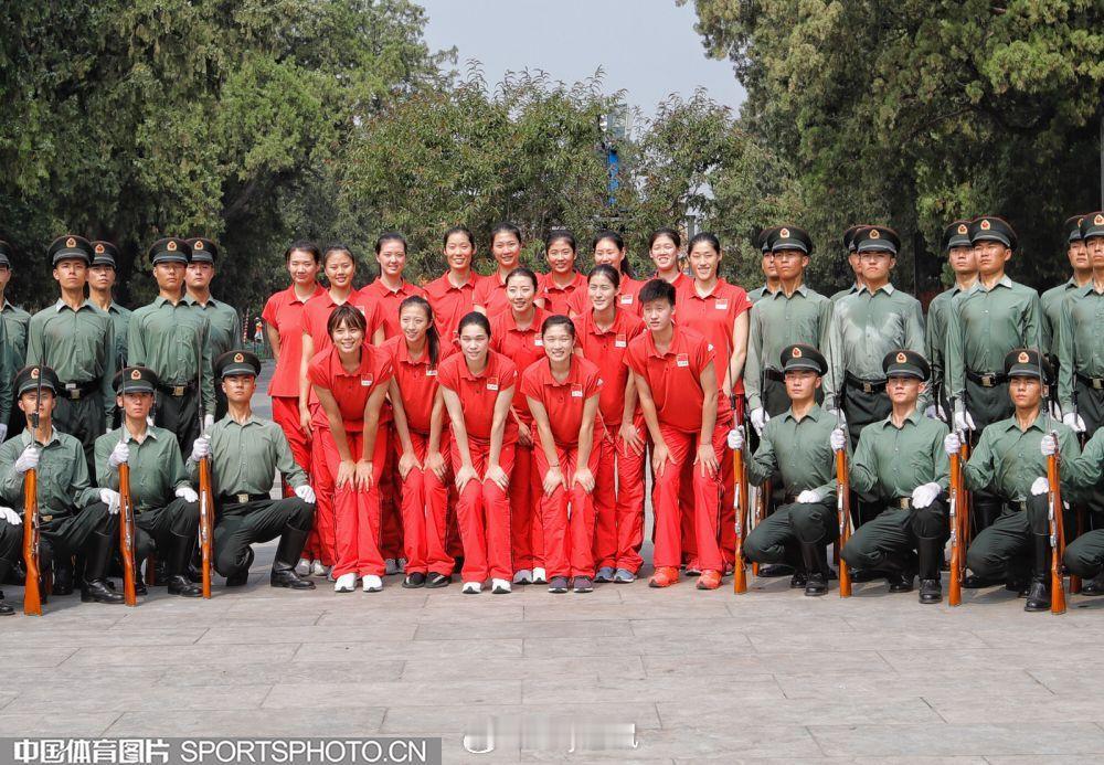 中国女排 军训 朱袁张1块2毛9