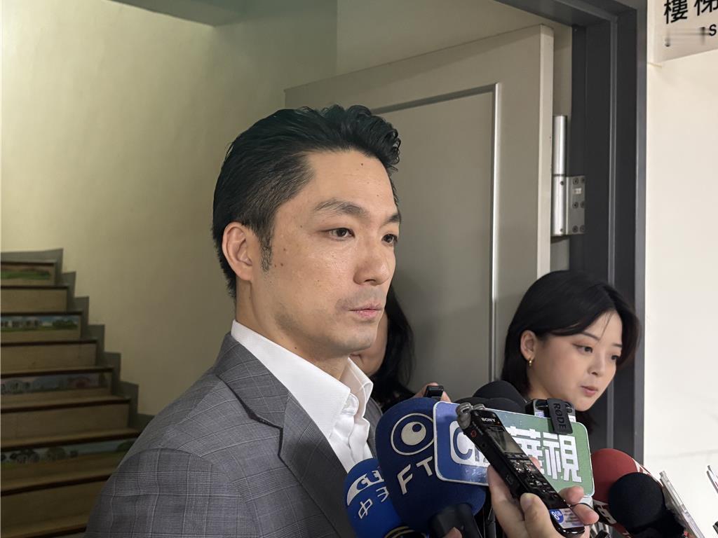 蒋万安期待借政策调整激活演唱会经济活力。24日，立法院三读审议并表决通过了《娱乐