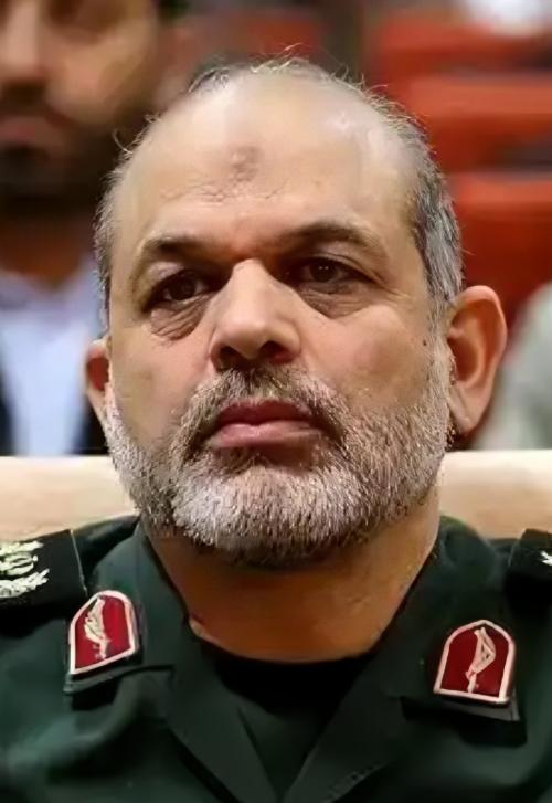 这唱的是哪一出?关键时刻，伊朗把一个全球通缉犯请出山，就任伊斯兰革命卫队最高领导