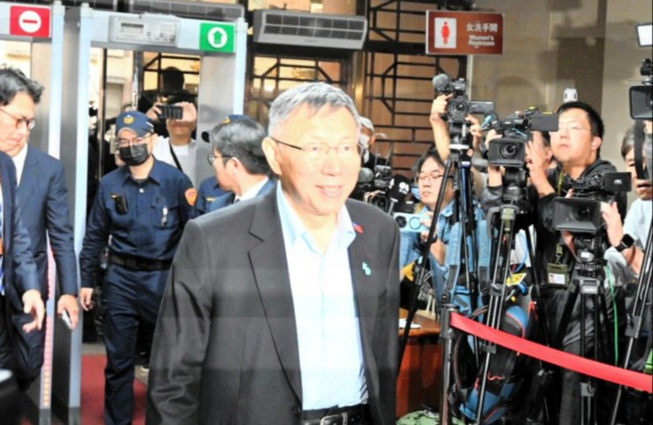 民众党前主席、台北市前市长柯文哲涉京华城容积率收贿、图利、公益侵占、背信案，羁押
