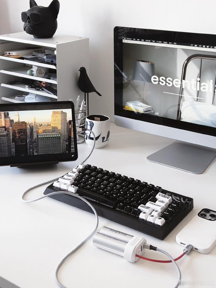 桌搭日常｜无线化书桌布置分享一直不喜欢桌面有太多凌乱的数据线电源线所以无线键盘鼠