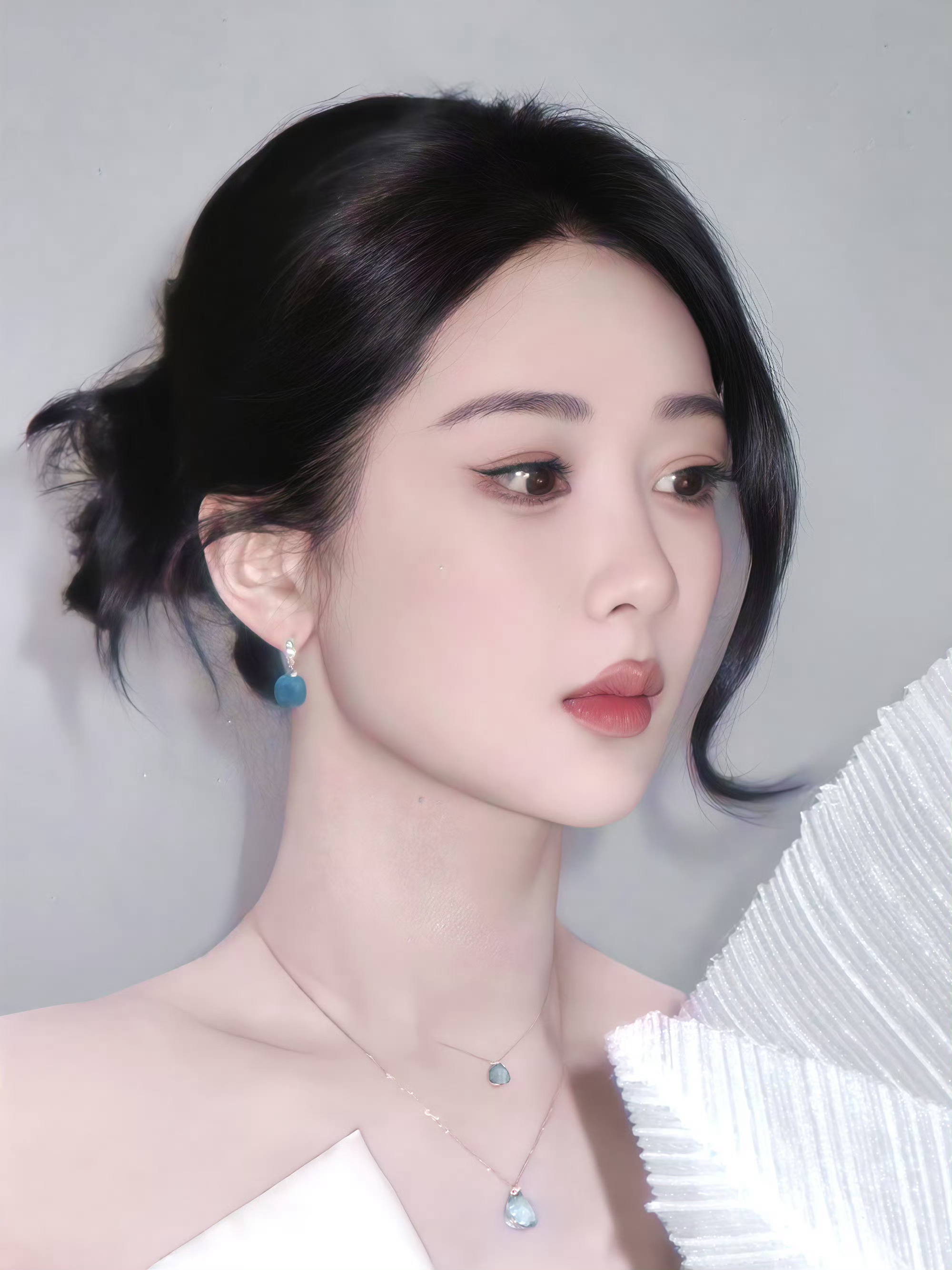 杨紫  前程似锦，星辰无尽，无论什么，我只面对你。