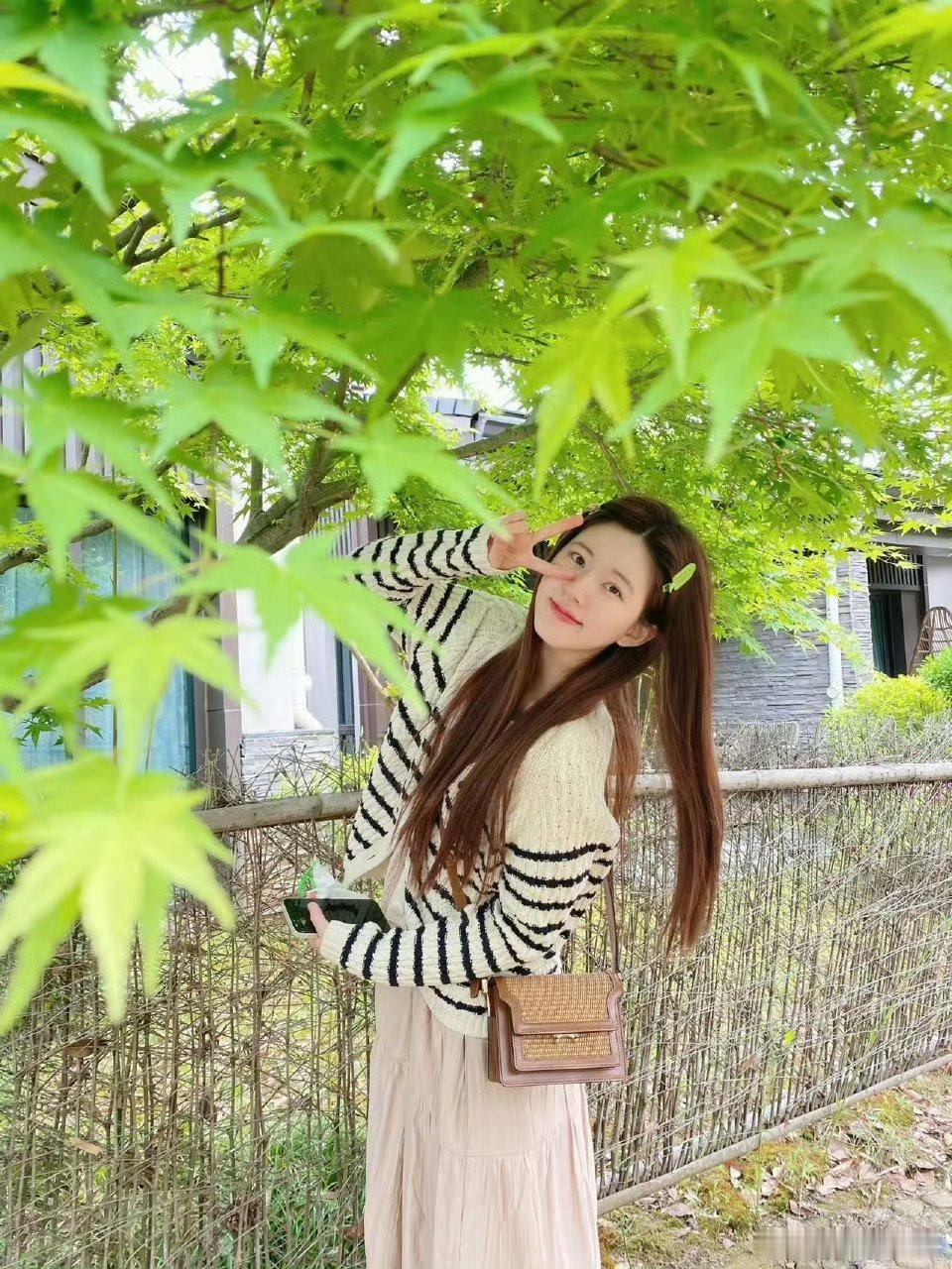 这么一看虞书欣比赵露思好看多了 