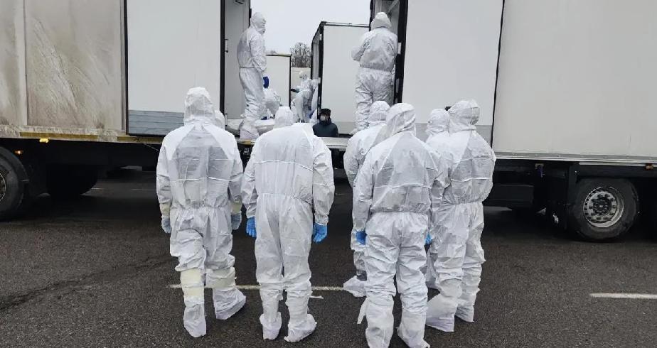 俄乌双方进行了新一轮阵亡军人遗体交换，俄方接收了33具阵亡士兵的遗体，乌方接收了