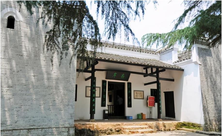 毛主席回到韶山途中遇邹普勋儿子，眼含热泪询问其父亲离世缘由，场面令人动容！
19