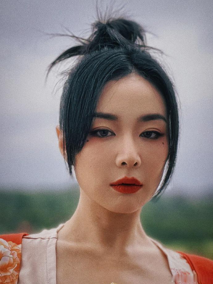 #高叶独家眼技##高叶眼技# 高叶的独家眼技在萌探预告中大放异彩！单眼斗的绝技，