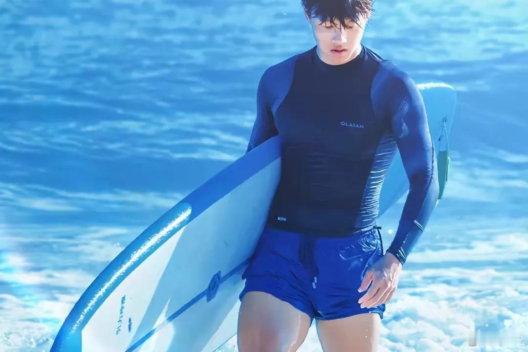 孙悦复不复出的没啥，倒是她儿子可以出道，看身材很健康阳光，脸可以精修一下……

