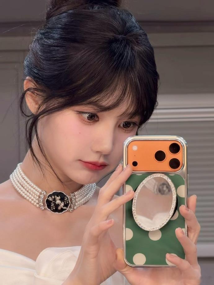 李一桐剪刘海了李一桐对镜自拍live李一桐新刘海造型来袭，对镜自拍 live，元