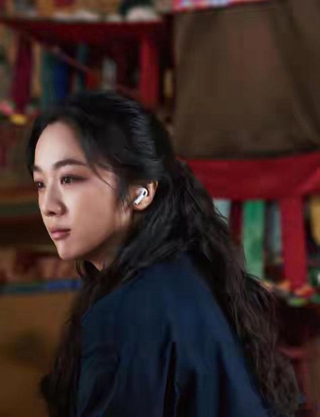 汤唯宣布二胎儿子出生汤唯在朋友圈晒照宣布二胎孩子出生，她分享一家四口紧握在一起的