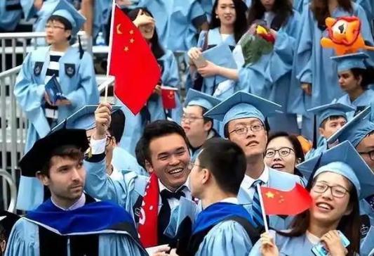 美国人一针见血：“如果中国真的那么好，为啥还有大批人移民到美国？”中国人移民美国