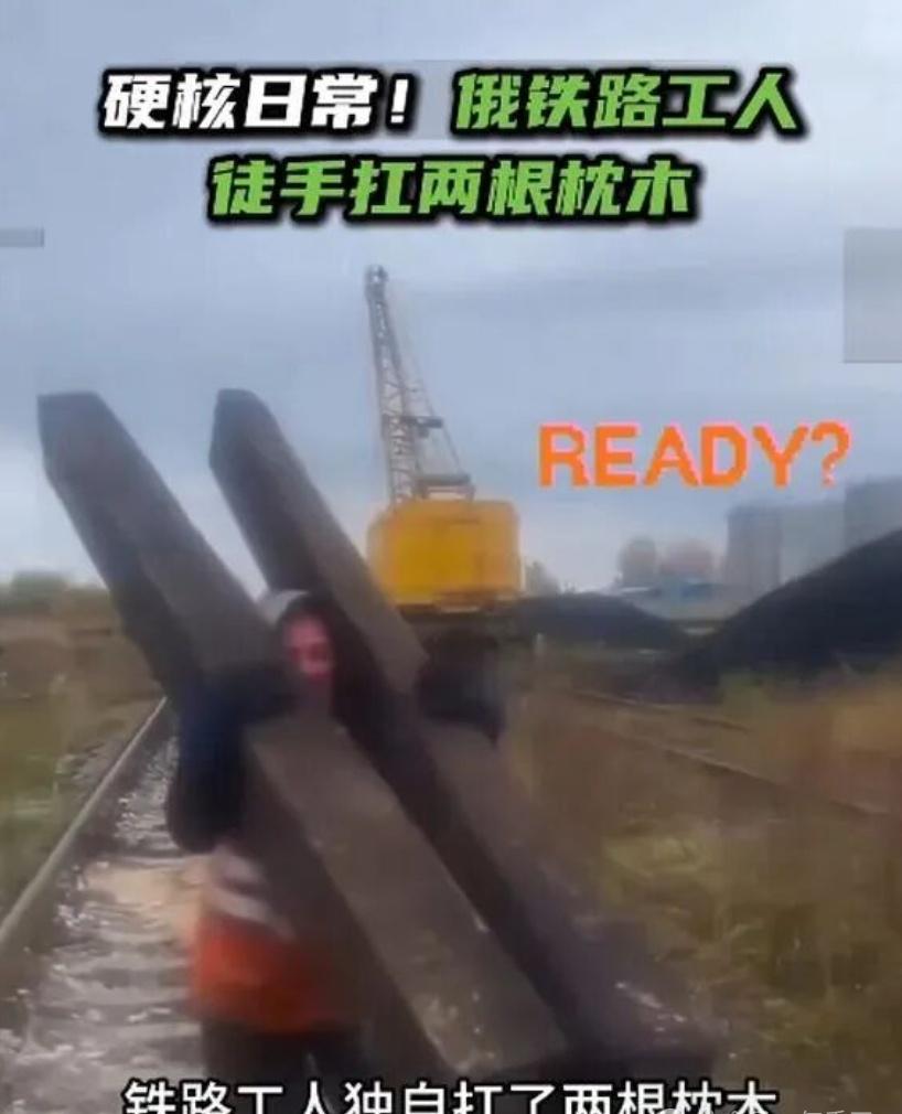硬核工人，这身材应该很好吧！ ​​​