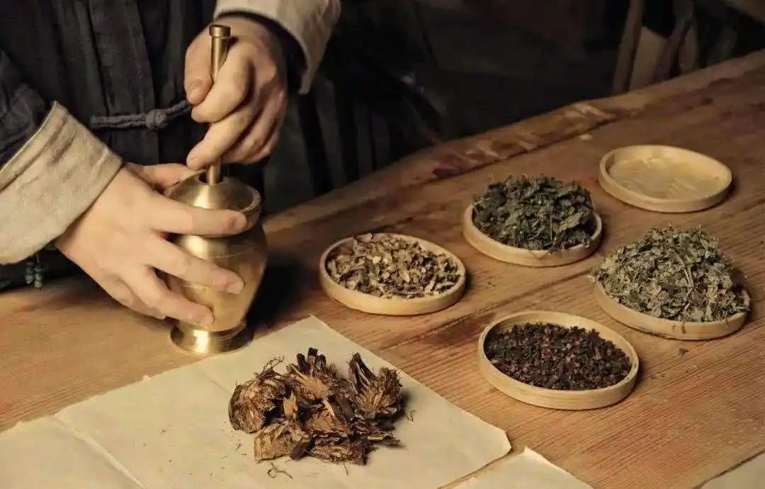 在现代化工香精合成技术出现前，古人如何采集制作香料香品？
在现代化工香精合成技术