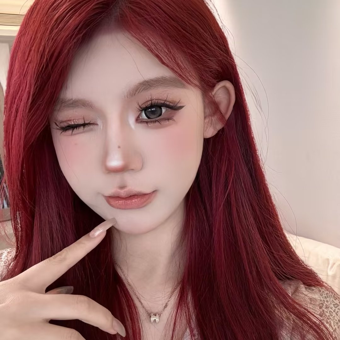 复古红头发，甜辣女团氛围感直接封神终于染了心心念念的海王红!显白程度直接拉满，黄