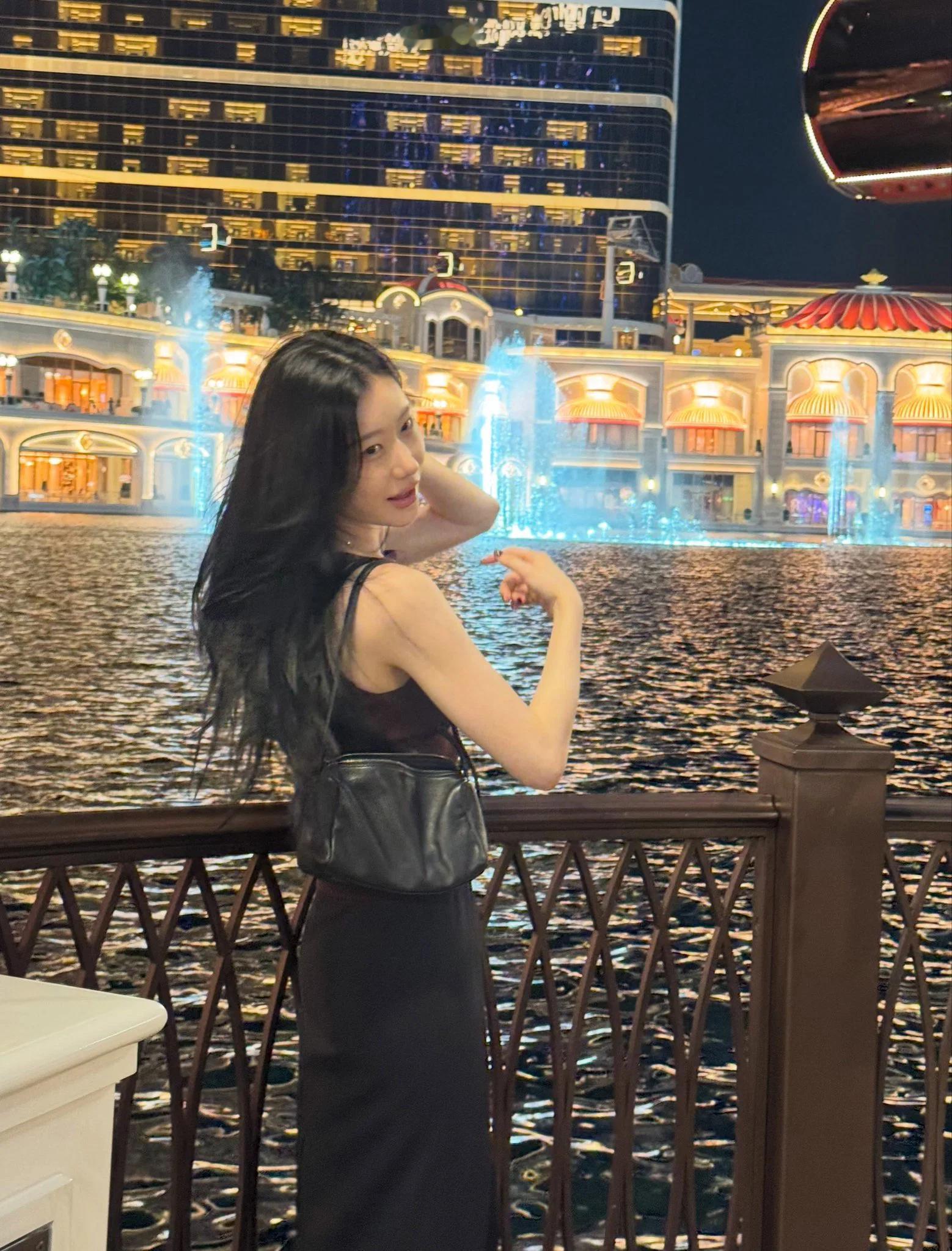 【Ins】ITZY彩领Ins中国澳门夜景私服照大公开！回眸狙击手上线💓随手一拍