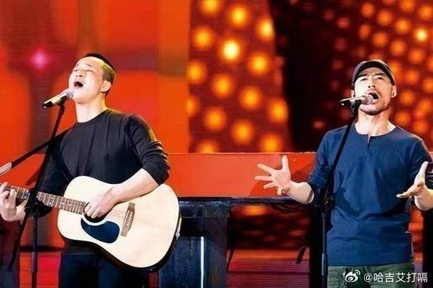 凤凰新闻【旭日阳刚出道16年后，如今一个开豪车住别墅，一个却只能务农谋生】200