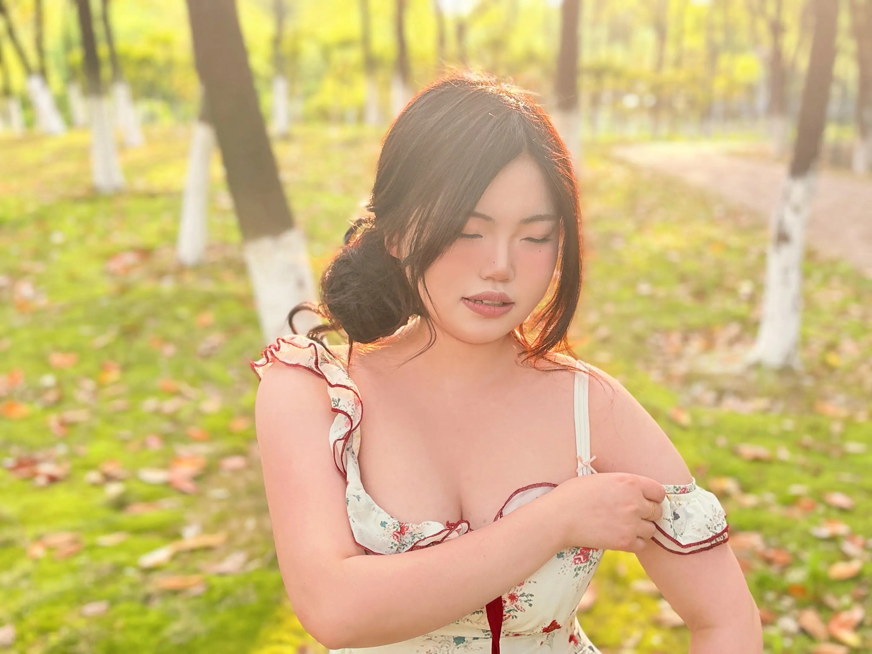 也訏思念 是潮濕的木篮質香.