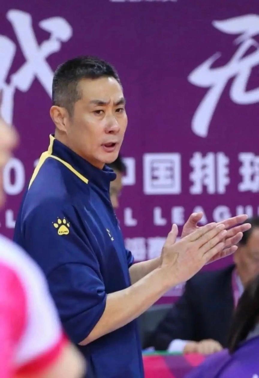 天津女排要想在接下来的比赛中取得好成绩，主教练陈方的战术策略必须要有所改变，
首