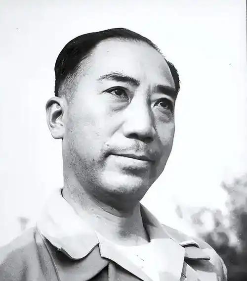 1942 年底，蒋介石得知林世良被枪决，当场震怒，提笔批给戴笠 4 个字：擅权嗜