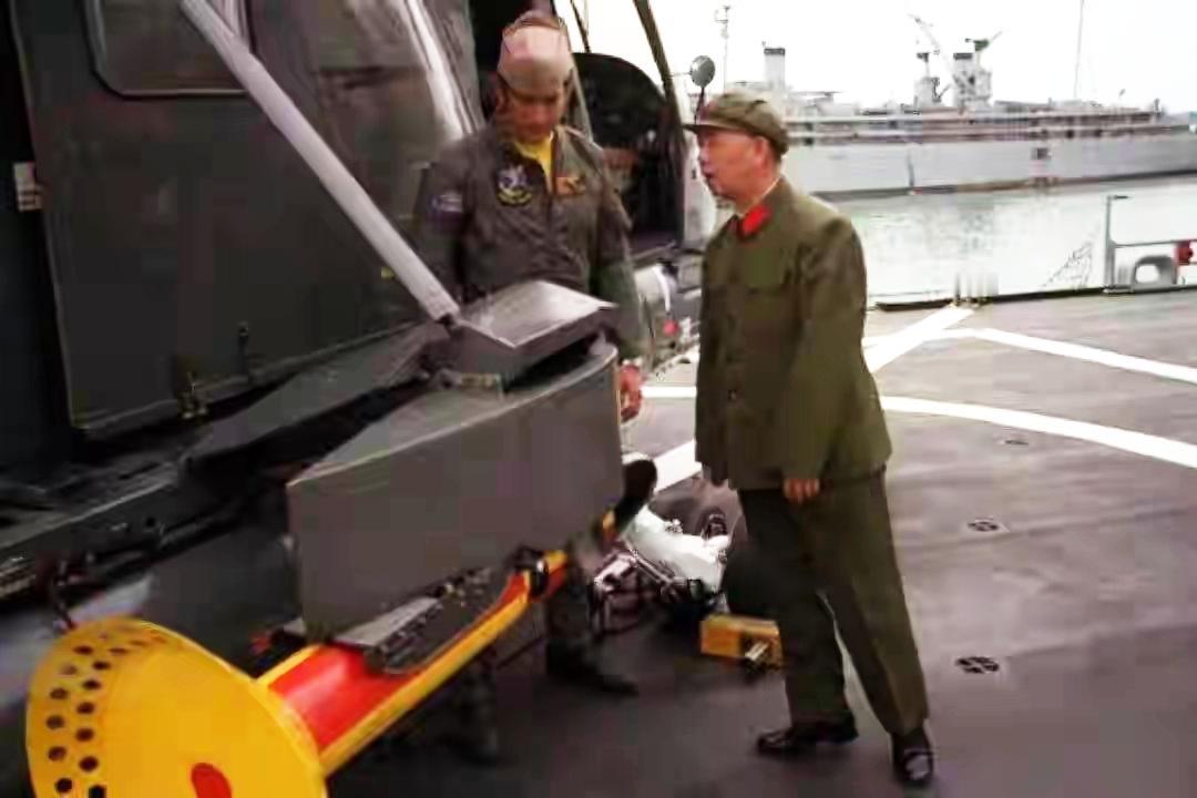 只想告诉刘华清老将军一件事！我们国家的第三艘航空母舰福建舰已经入列了，舷号18，