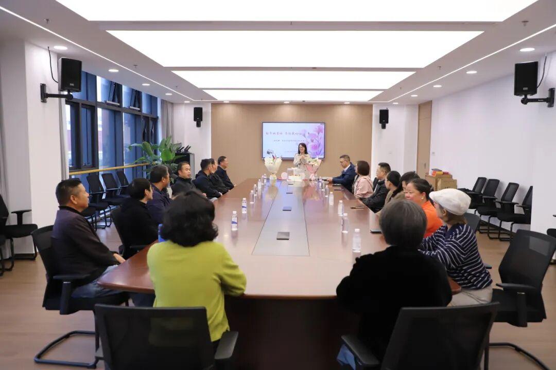 宁波鄞州职高侯晓琳、朱良华荣休仪式
​         4月22日举行，党委书记