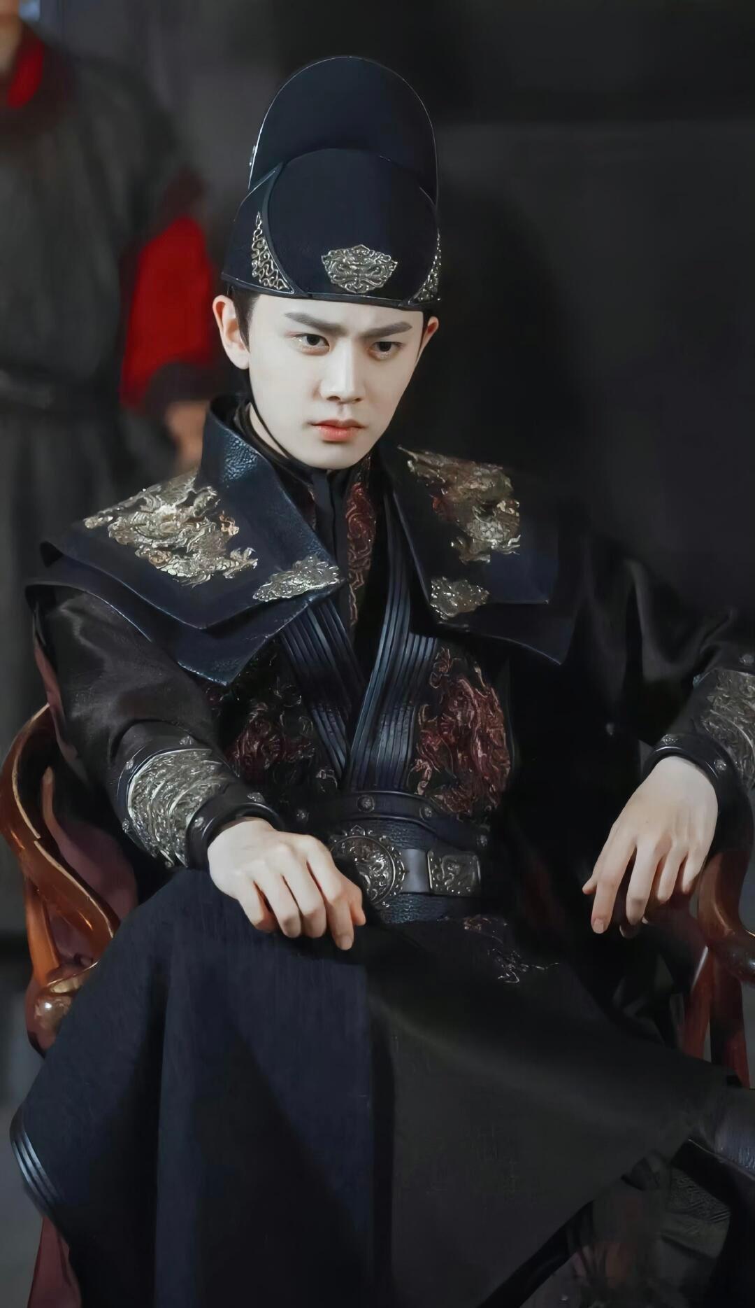 锦衣之下[超话]  锦衣之下的顶，司空见惯了！毕竟我们的陆绎从来没输过！锦衣之下