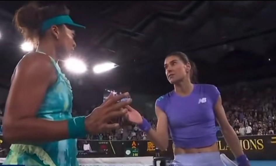 今日澳网女单赛场上发生的不友好一幕！
这个画面发生在两位老将大阪直美和克斯蒂亚之