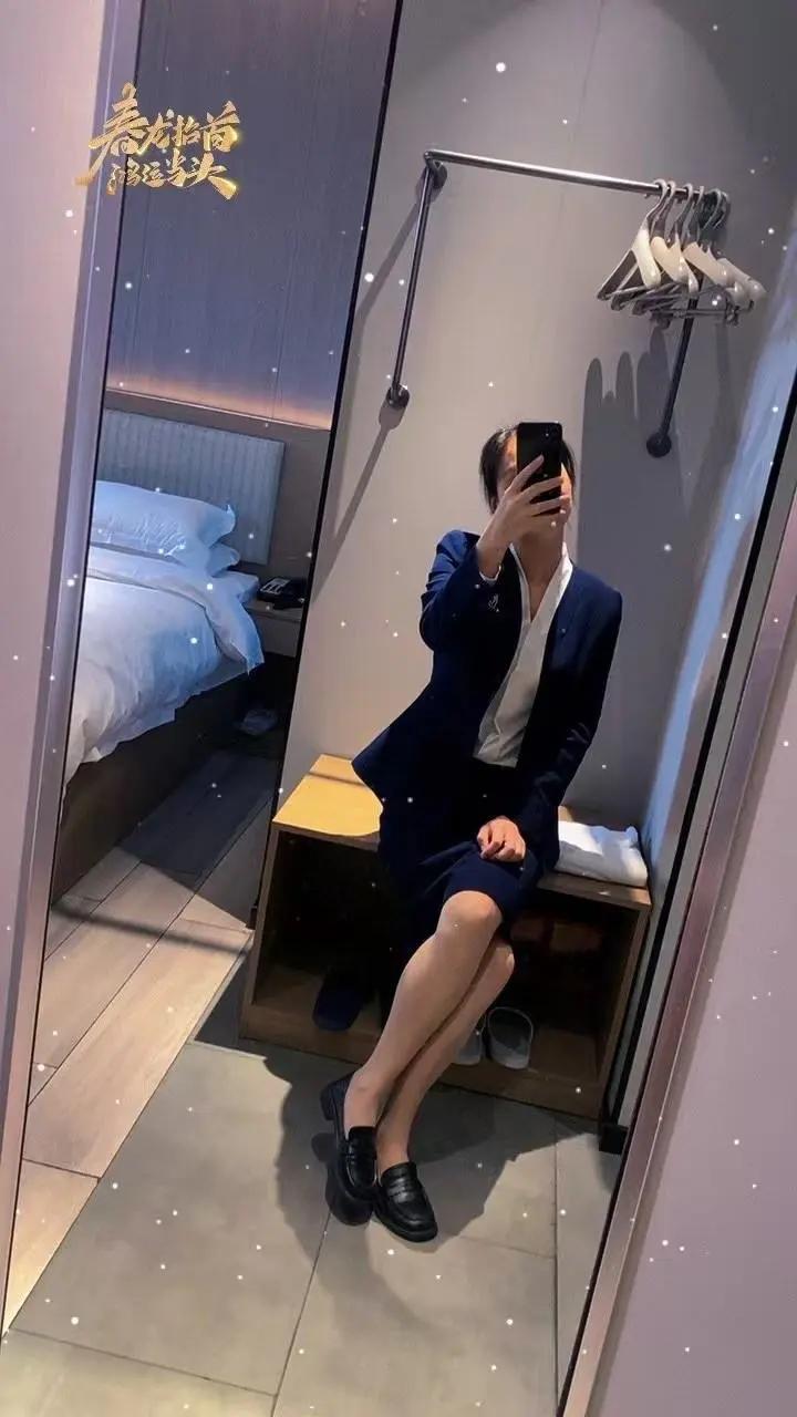 最不想做的事就是一个人穿着职业装出差！怎么办，怎么办[流泪][流泪][流泪][流
