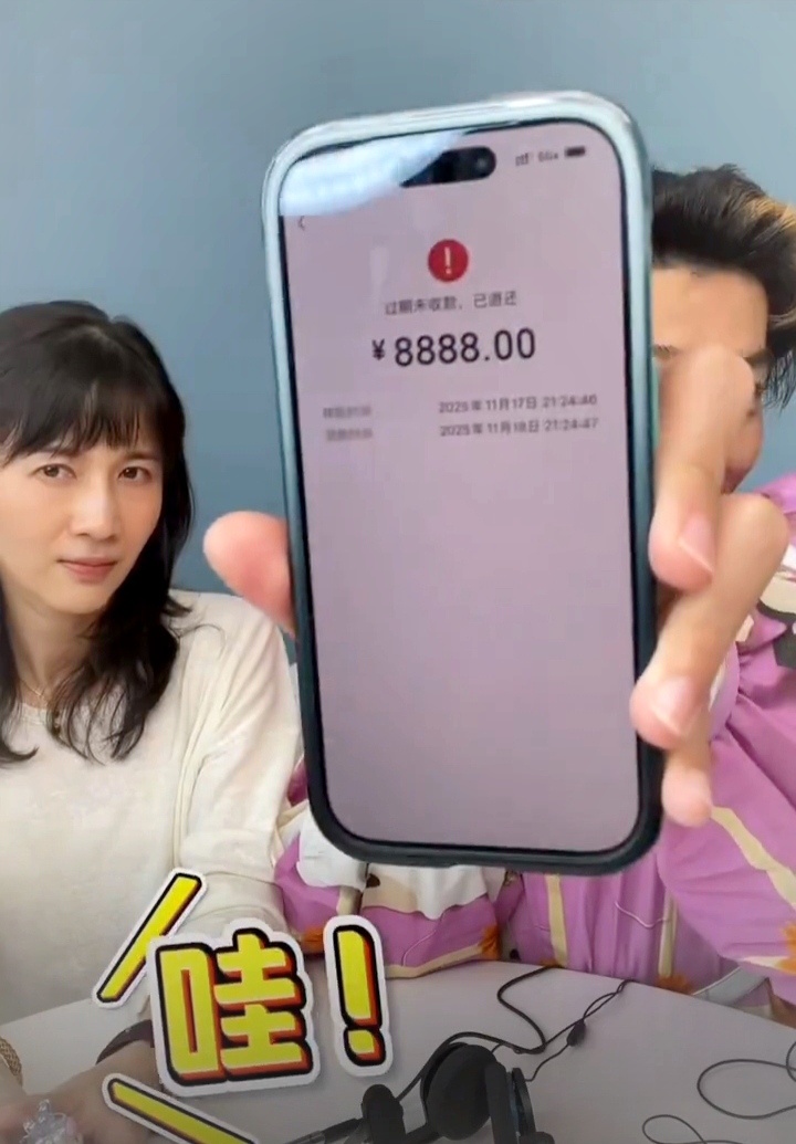 哈哈哈哈笑死我了 papi酱说之前看到姜思达的请帖，搞不清到底是专辑试听会整活，