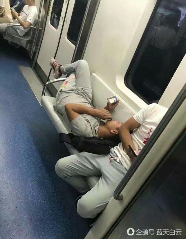 在地铁上遇到这种情况，真是狗血，世界之大，奇葩之人无处不有…