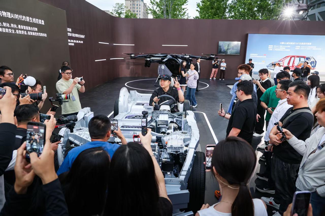 小鹏GX上市发布会热闹出圈！杜海涛、李国麟、董可飞等明星齐聚现场，沉浸式体验GX