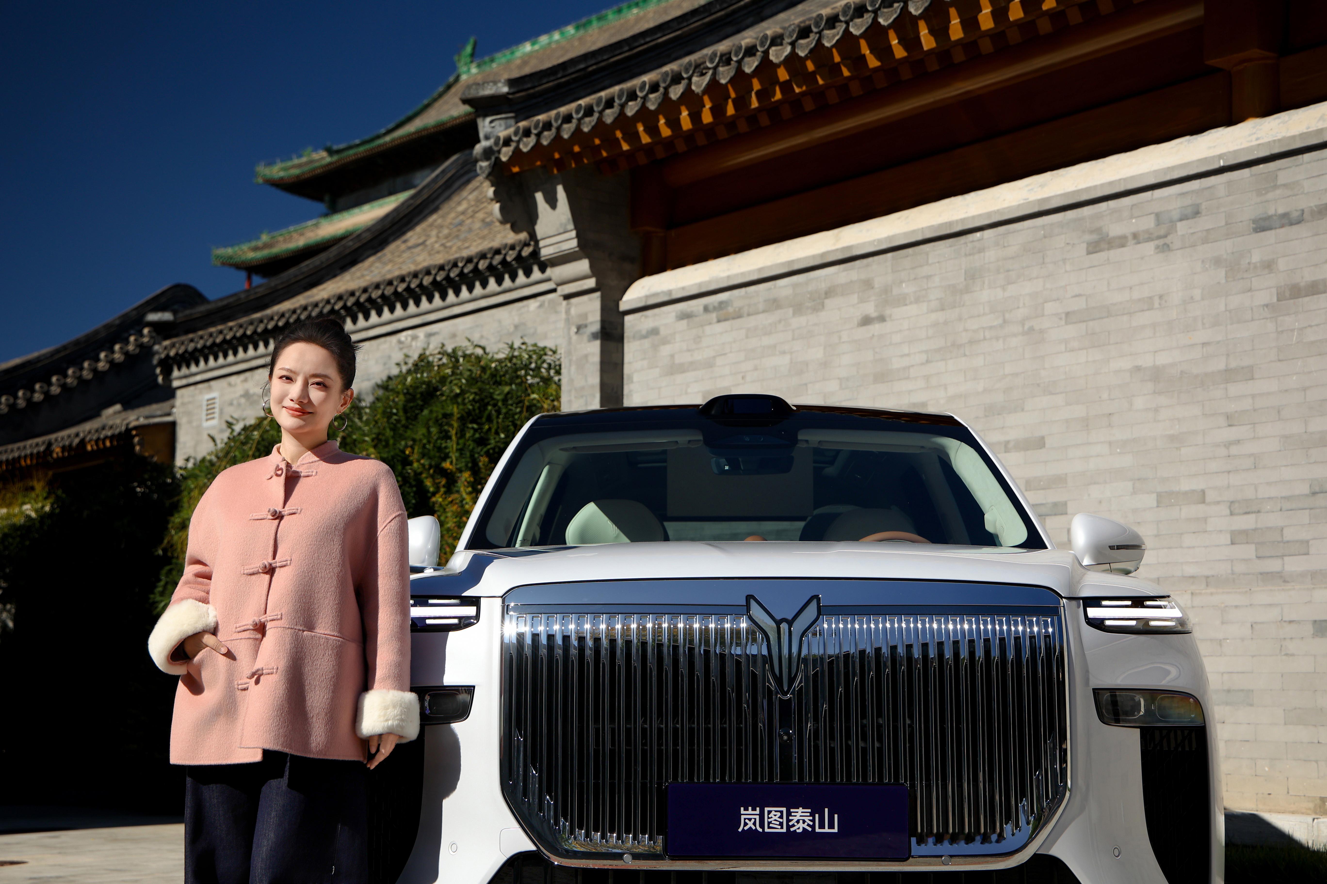 岚图泰山，全尺寸大六坐豪华SUV。这个外观怎么样？视频也拍啦，过几天发 ​​​