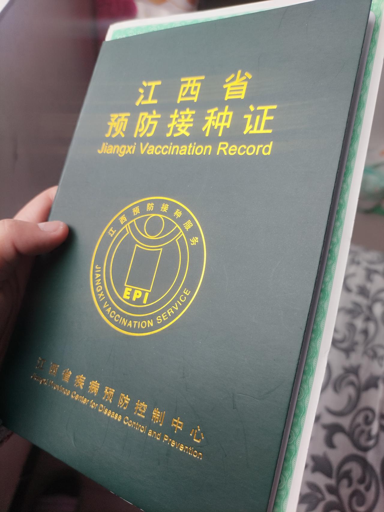 关于打疫苗这件事，到底是多多益善，还是少打为妙？
前几天带娃去打疫苗，那个前台的
