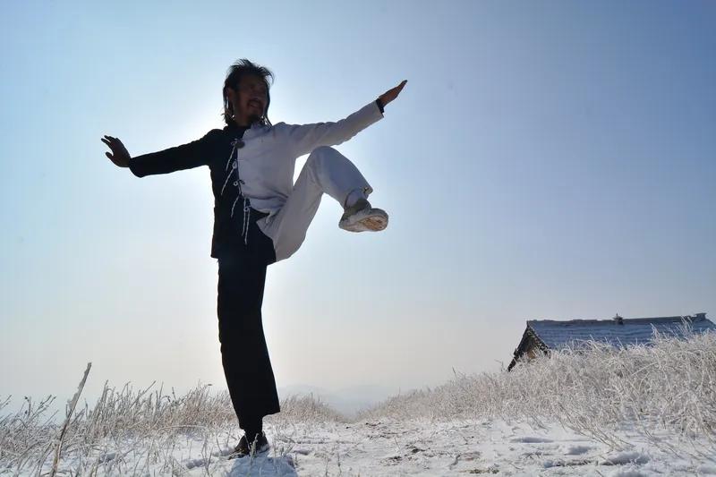 一个男人，想要在这个世界占据一席之地，任何人你都靠不住,你必须不断修炼自己 训练