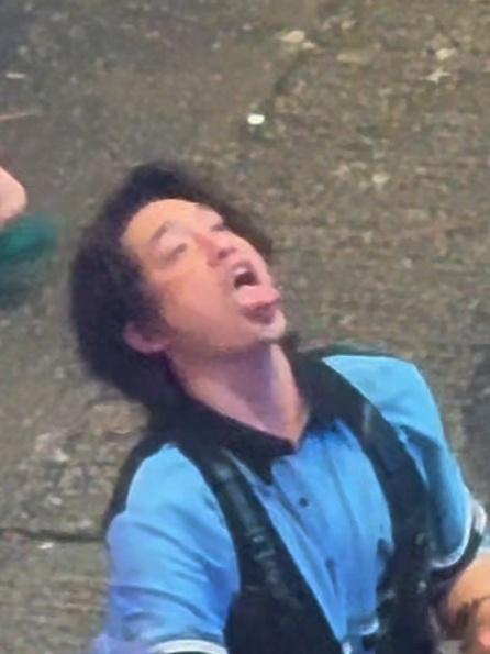 蓝信一我建议你不要做出这种动作来......