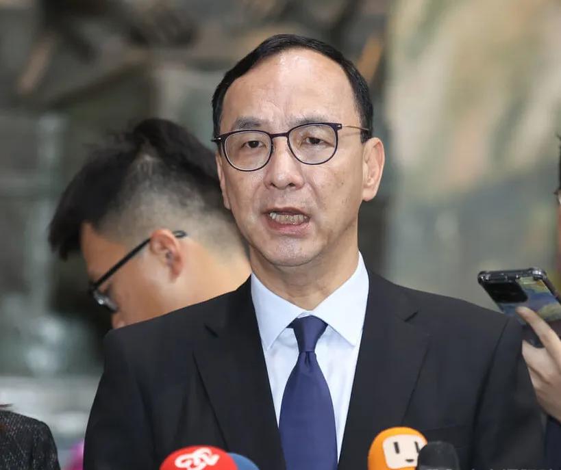 朱立伦替香港火灾逝世的同胞祈求安息，他表示不论身处何地，都应团结一致，为逝者祈求