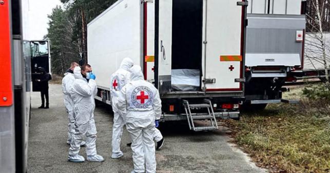 俄乌再启遗体交换！规模差惊人：乌千具遗骸待核验，俄仅换回30具
   
在战场前