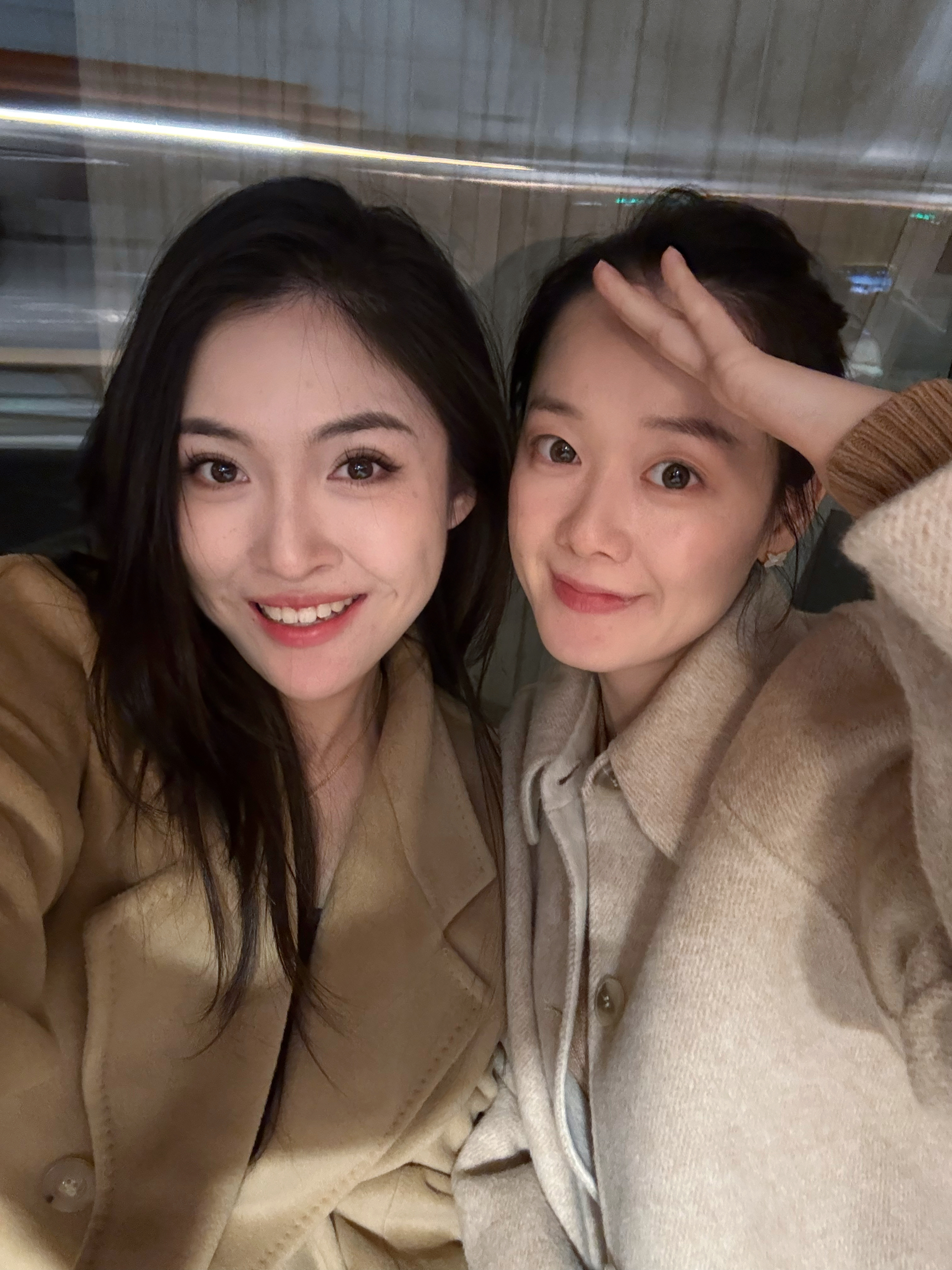 闺子从南宁来找我玩儿，非要看看北方的海，那必打卡的就是阿那亚呀。来的路上还在跟秦