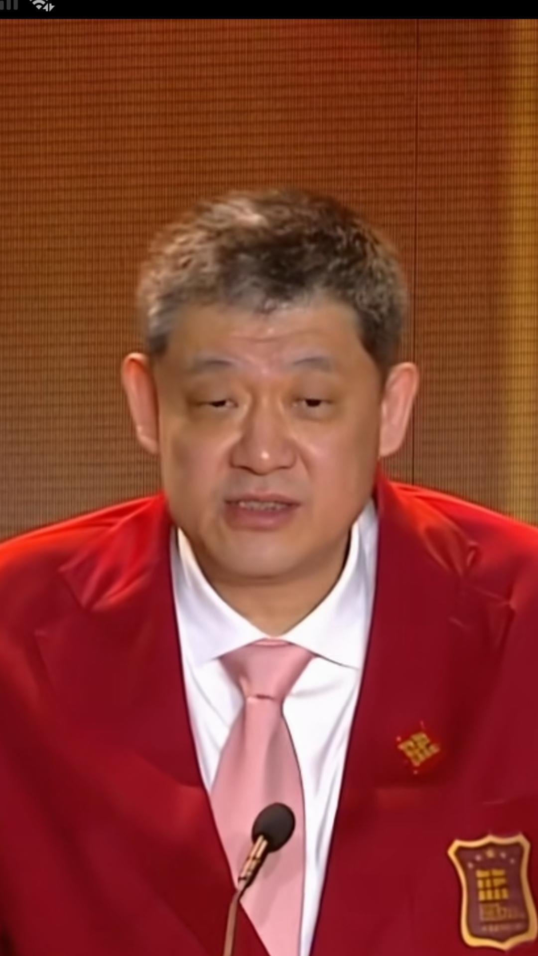 中国男篮96黄金一代主力球员，吉林省篮协主席，吉林东北虎俱乐部懂事长虎王孙军入选